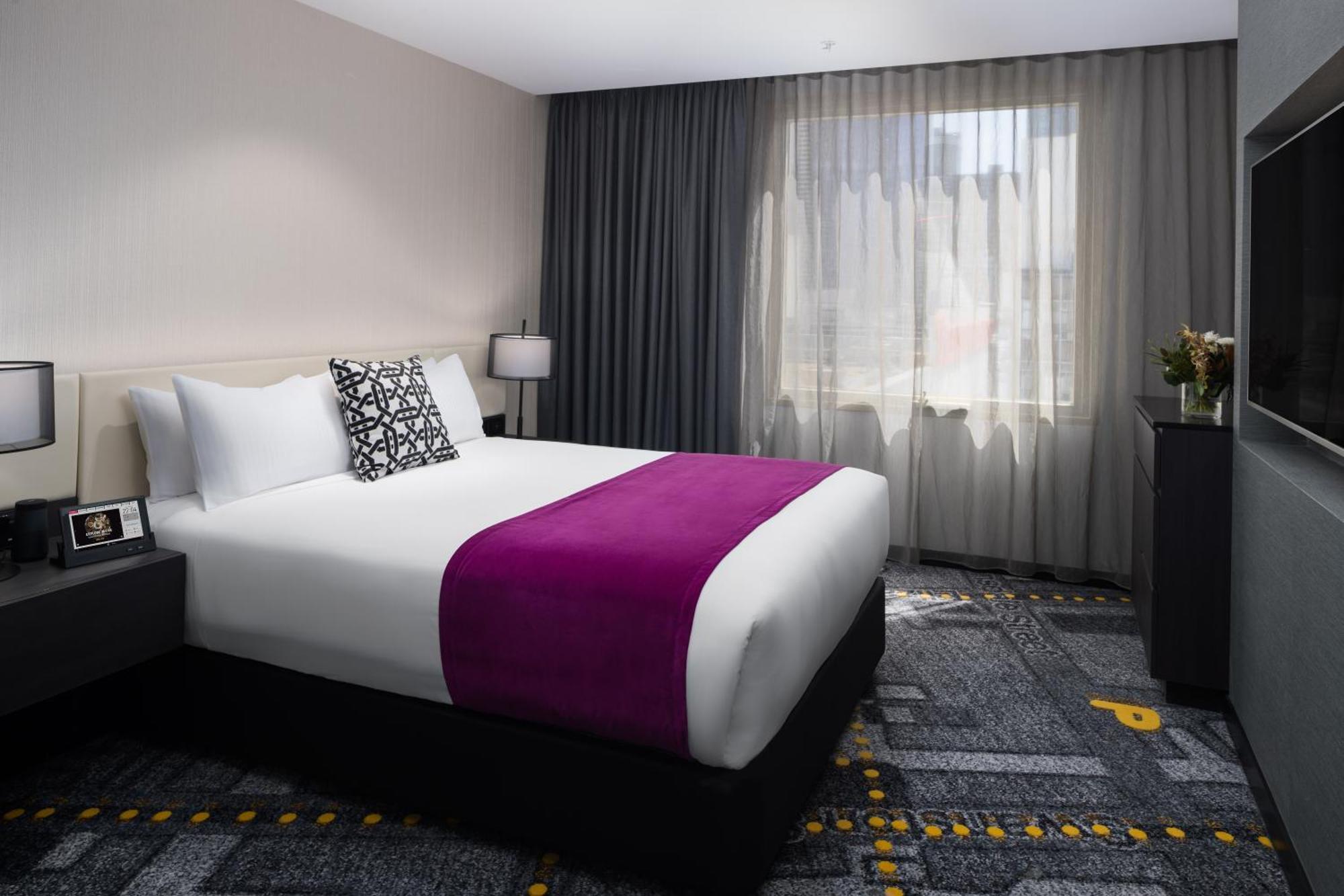 Pullman Melbourne City Centre Eksteriør billede A bedroom at the hotel