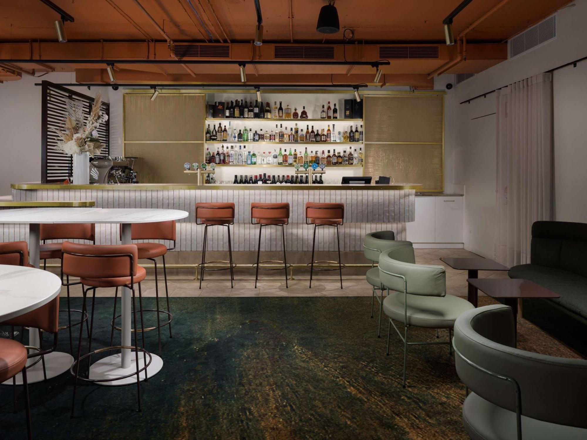 Pullman Melbourne City Centre Eksteriør billede The bar at the 2018 edition of the London Design Festival