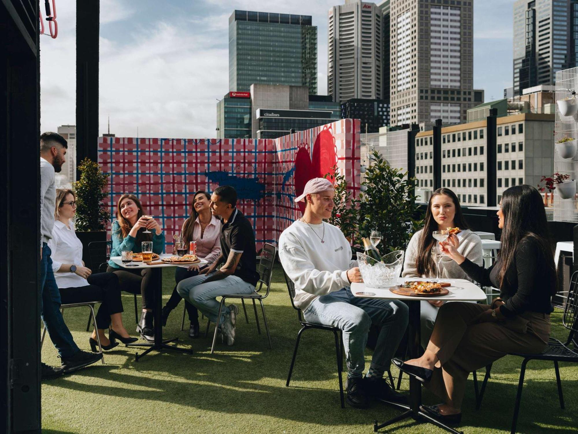 Pullman Melbourne City Centre Eksteriør billede Rooftop bar in Melbourne, Australia