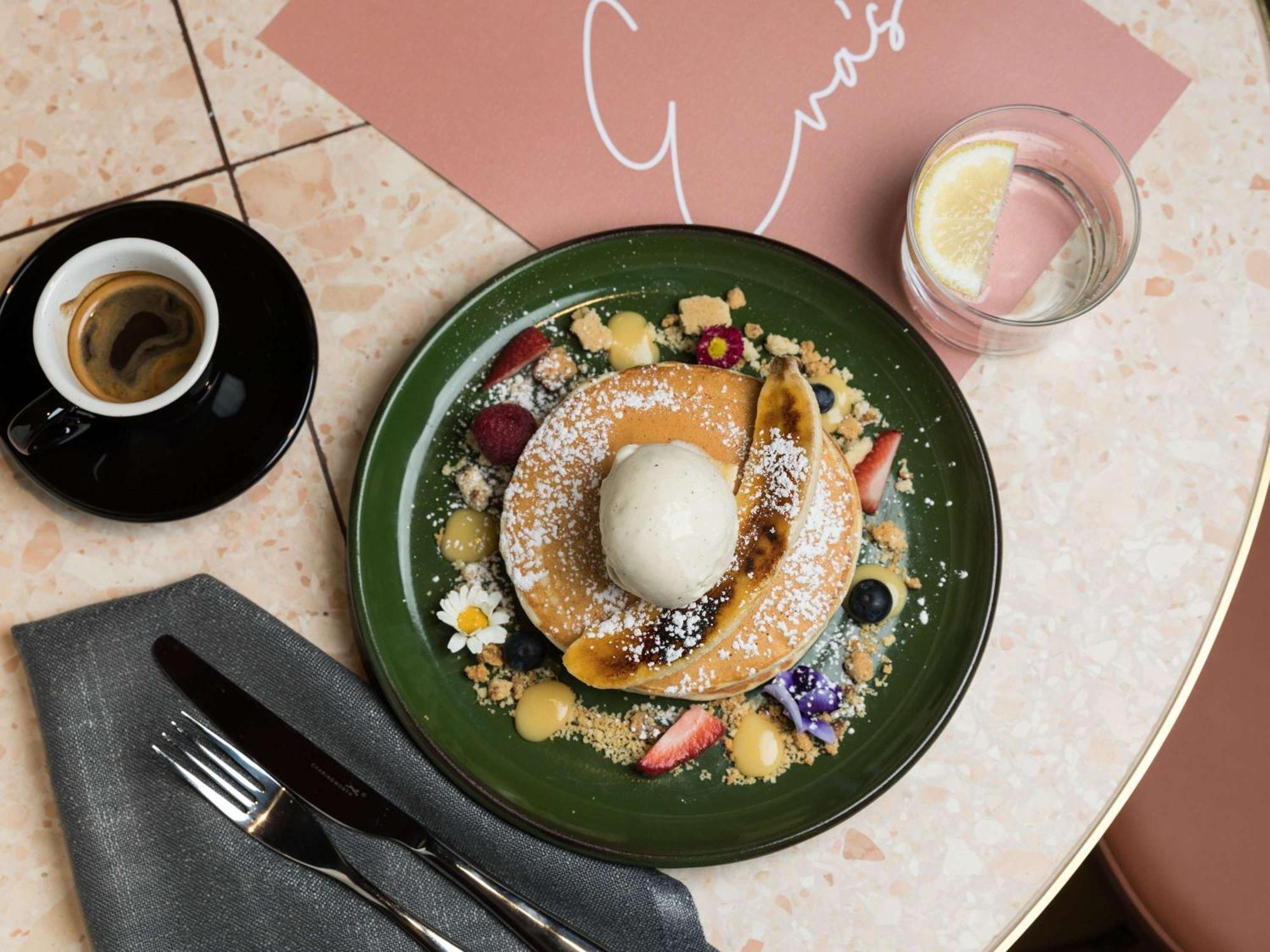 Pullman Melbourne City Centre Eksteriør billede A plate of pancakes